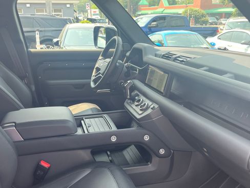 Used 2023 Land Rover Defender 110 X-Dynamic SE image 8