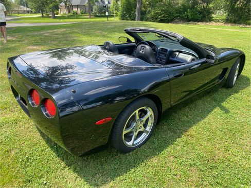 Used 2003 Chevrolet Corvette Convertible 2D w/ Preferred Equipment Group1 image 8