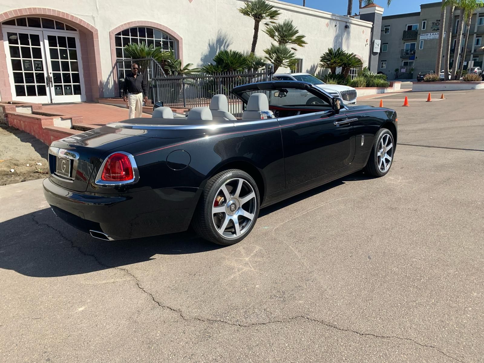Used 2019 Rolls-Royce Dawn RWD image 9