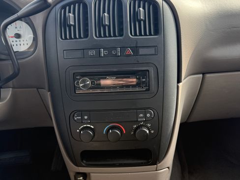 Used 2003 Dodge Caravan SE image 11