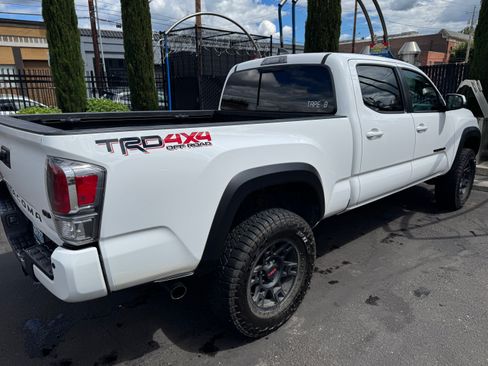 Used 2023 Toyota Tacoma TRD Off-Road w/ TRD Premium Off Road Package AWD/4WD image 5