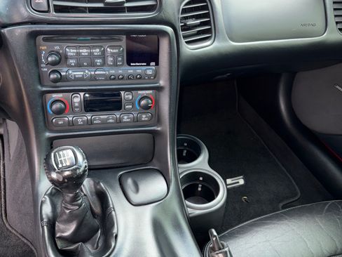 Used 2004 Chevrolet Corvette Coupe w/ Preferred Equipment Group image 13