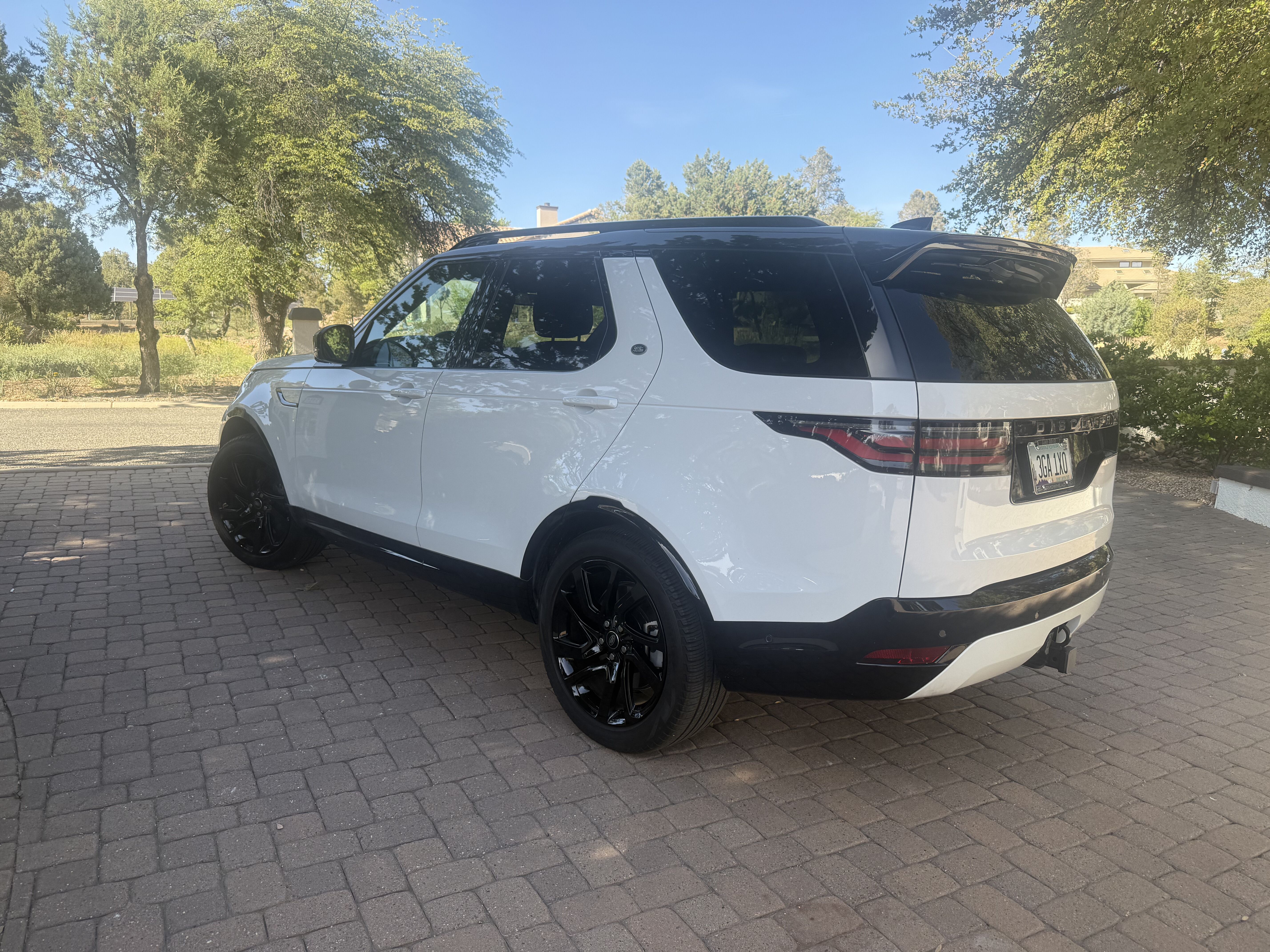 Used 2024 Land Rover Discovery Dynamic SE AWD/4WD image 15