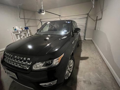 Used 2017 Land Rover Range Rover Sport HSE image 2