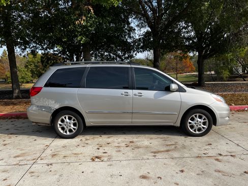 Used 2006 Toyota Sienna XLE Limited image 10
