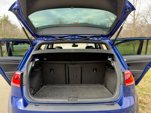 Used 2017 Volkswagen Golf 4-Door image 8