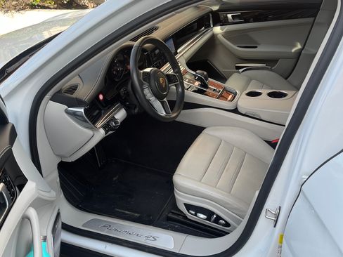 Used 2020 Porsche Panamera 4S image 5