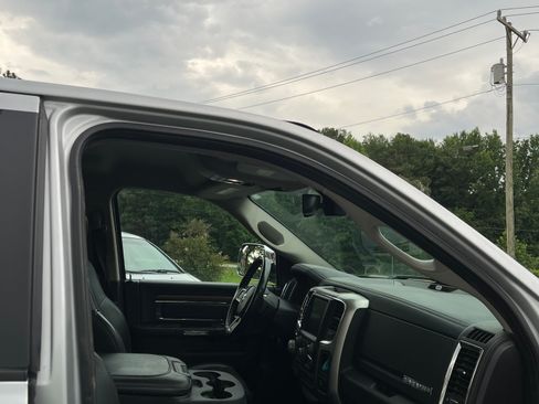 Used 2017 RAM 1500 Laramie AWD/4WD image 18