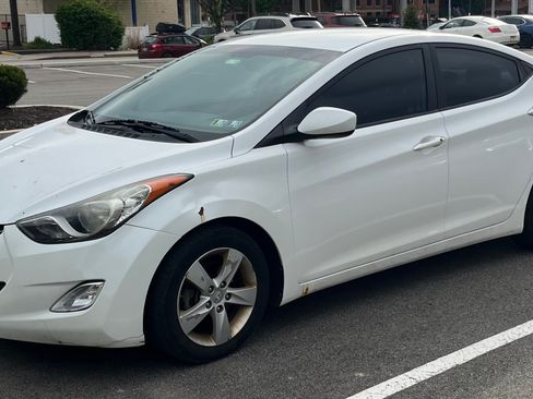 Used 2013 Hyundai Elantra GLS w/ Preferred Pkg FWD image 2