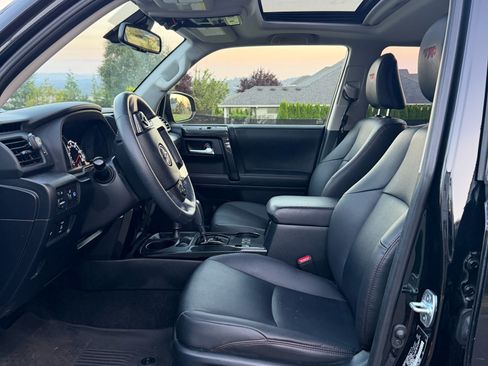 Used 2021 Toyota 4Runner Venture w/ Moonroof Package AWD/4WD image 17