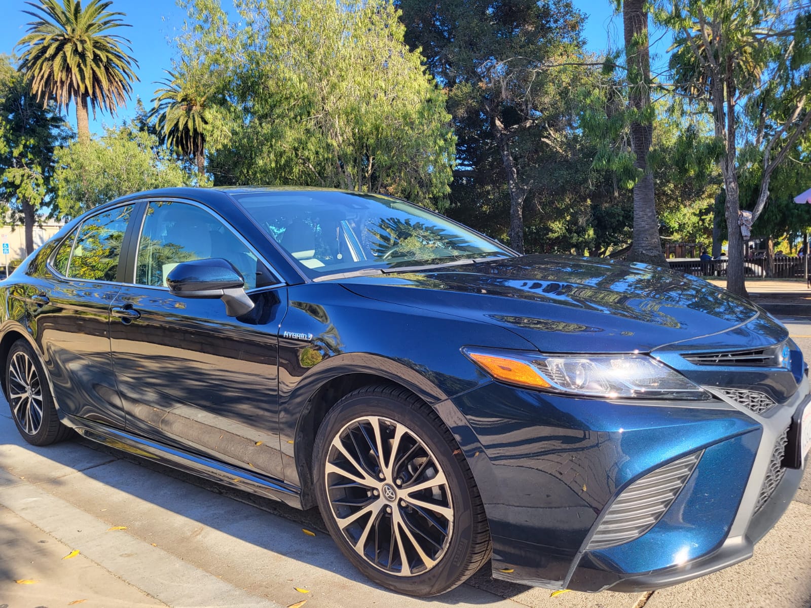 Used 2019 Toyota Camry SE FWD image 8
