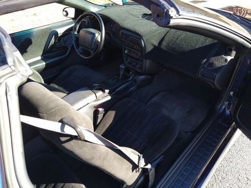Used 2002 Chevrolet Camaro LT w/ Sport Appearance Pkg RWD image 11