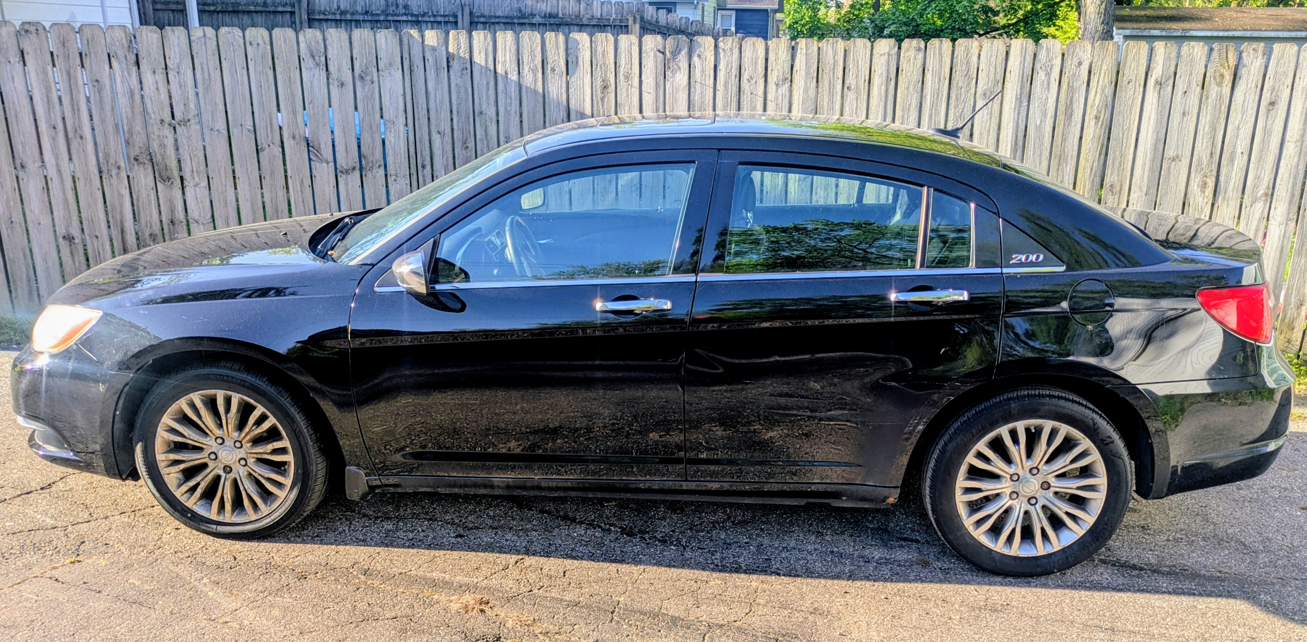 Used 2013 Chrysler 200 Limited w/ Sun & Sound Pkg FWD image 8