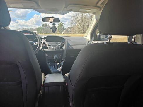 Used 2017 Ford Focus SE image 17