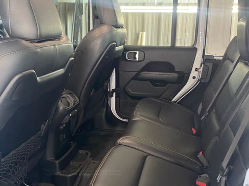 Used 2024 Jeep Wrangler Unlimited Sahara w/ Technology Group AWD/4WD image 8