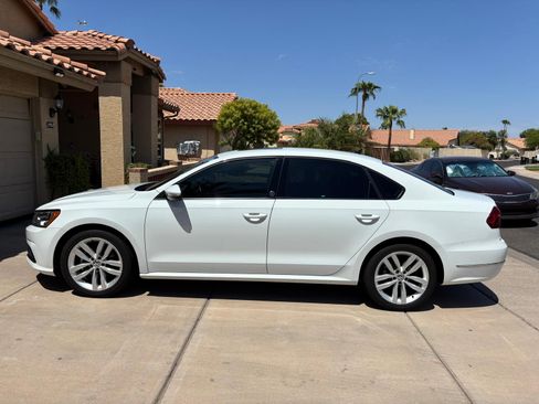 Used 2019 Volkswagen Passat 2.0T Wolfsburg w/ Wheels & Sunroof Package FWD image 1