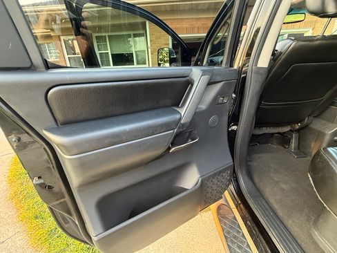 Used 2011 Nissan Titan SL w/ SL Technology Pkg AWD/4WD image 19