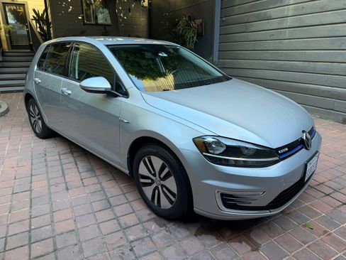 Used 2019 Volkswagen e-Golf SE w/ Driver Assistance Package image 2