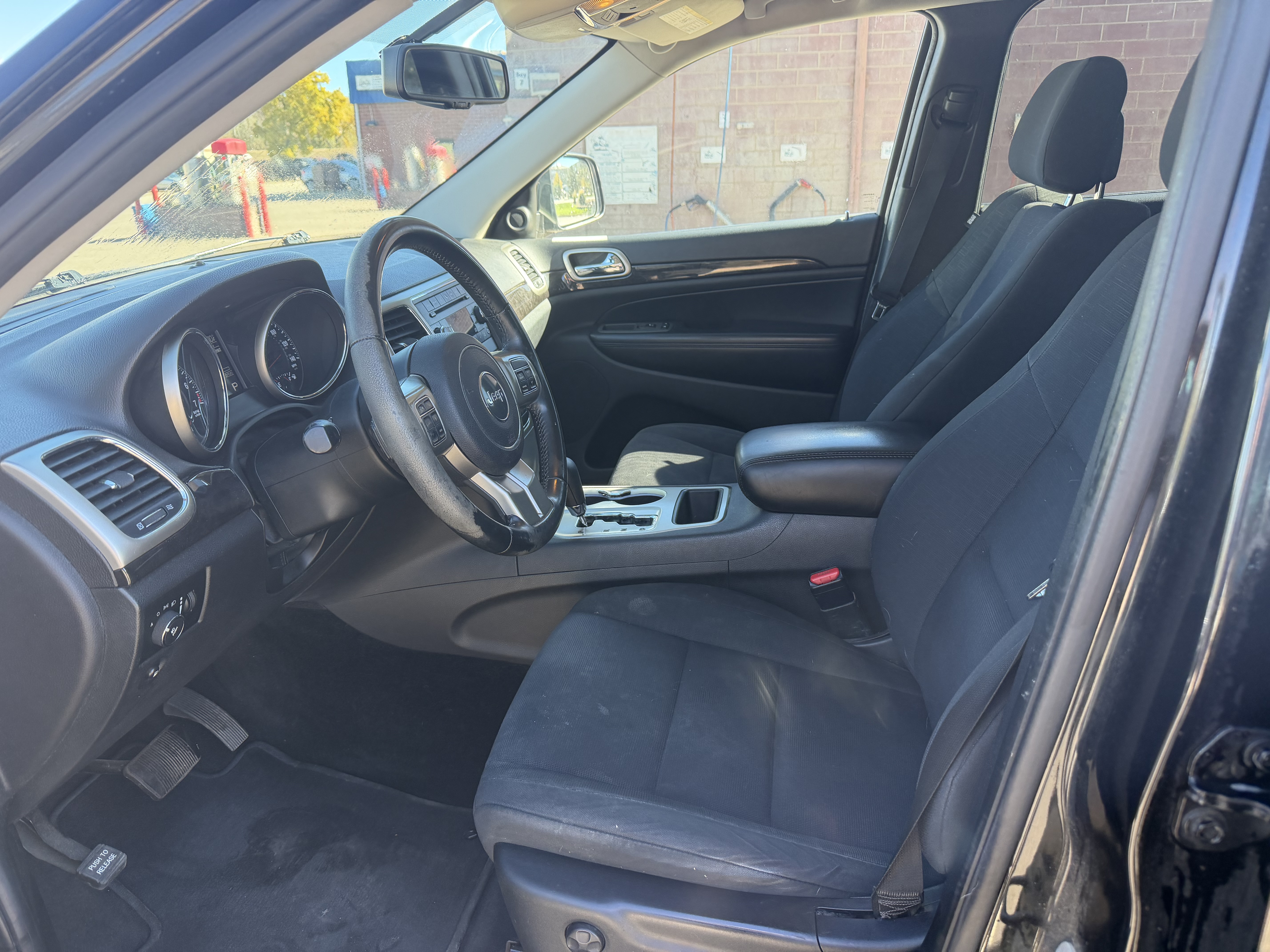 Used 2013 Jeep Grand Cherokee Laredo w/ Laredo E Group AWD/4WD image 15