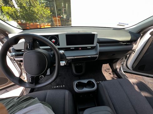 Used 2024 Hyundai Ioniq 5 SEL image 4