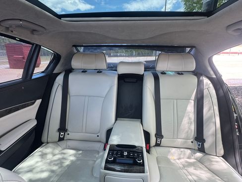 Used 2015 Kia K900 Luxury w/ VIP Package (Discontinued) RWD image 6