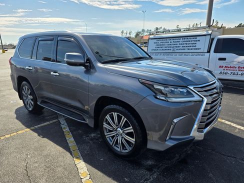 Used 2017 Lexus LX 570 4WD image 9