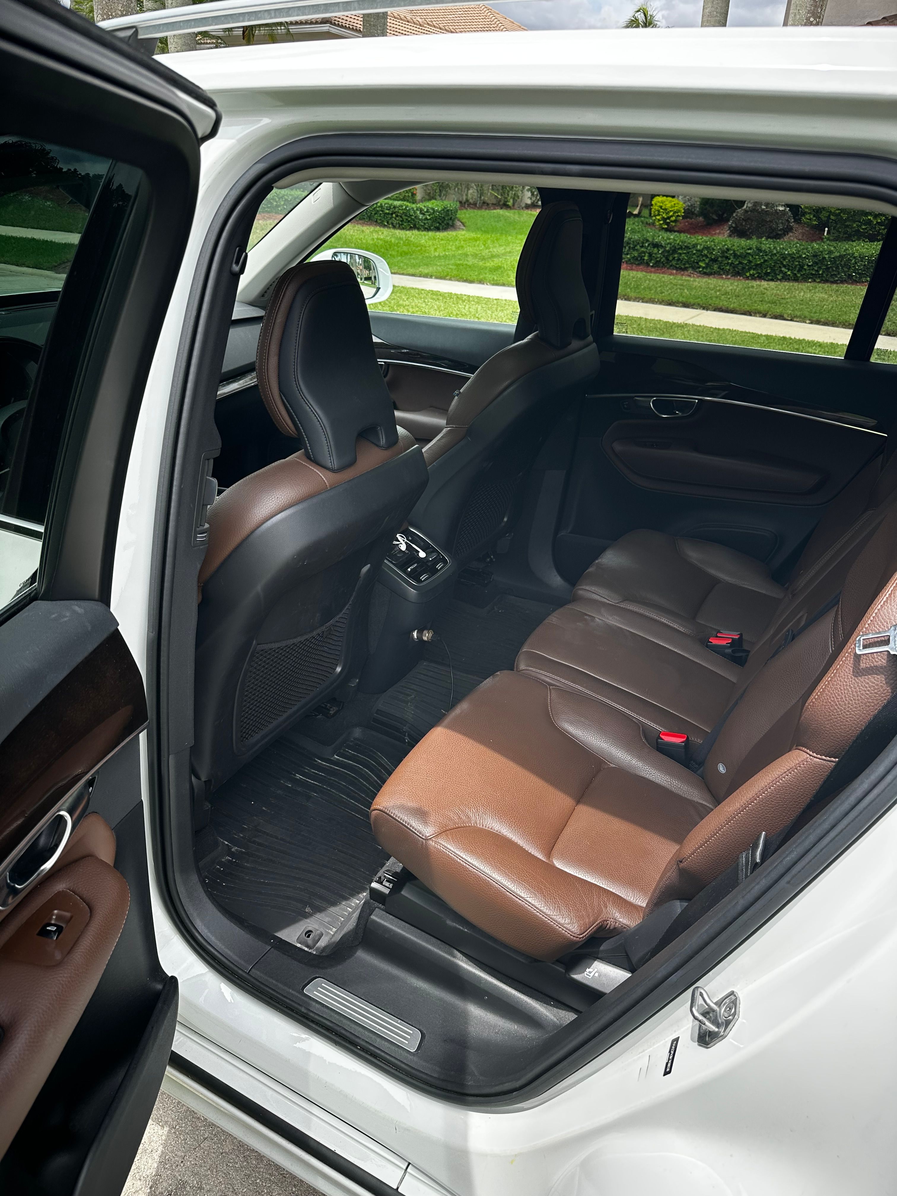 Used 2019 Volvo XC90 T6 Momentum w/ Protection Package Premier AWD/4WD image 14
