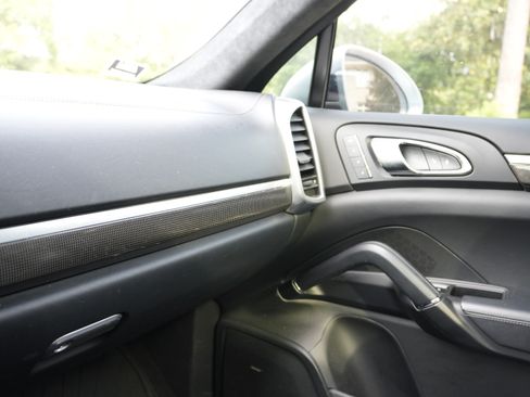 Used 2016 Porsche Cayenne GTS AWD/4WD image 18