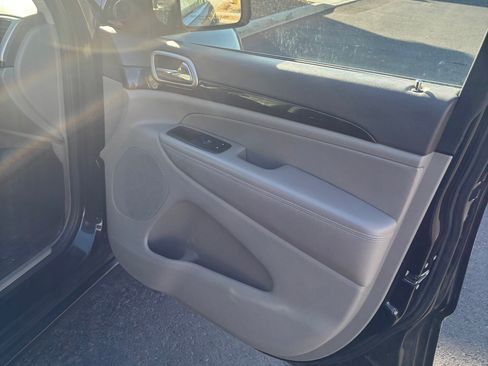 Used 2013 Jeep Grand Cherokee Laredo image 10