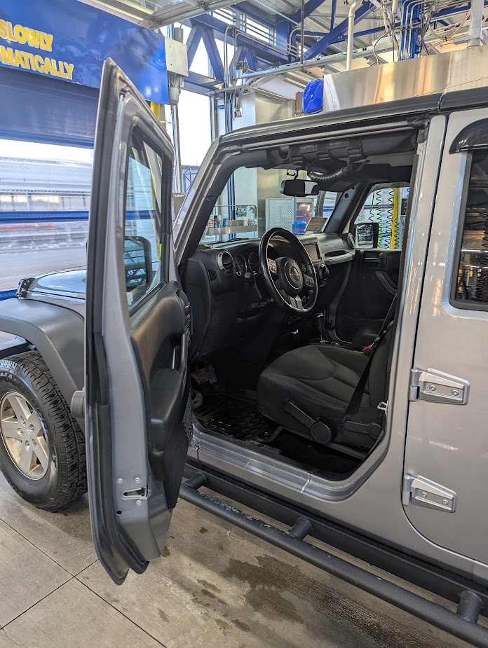 Used 2018 Jeep Wrangler Unlimited Sport S AWD/4WD image 2