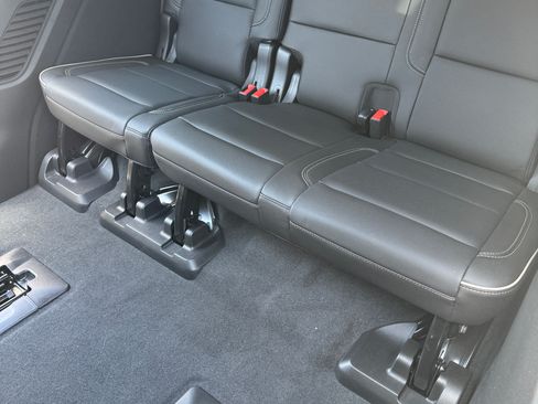 Used 2021 Chevrolet Tahoe Premier AWD/4WD image 23