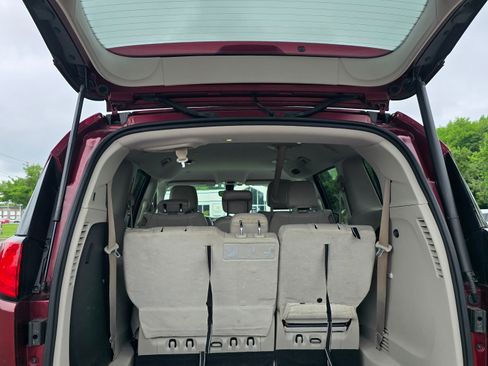 Used 2017 Chrysler Pacifica Touring-L w/ Tire & Wheel Group FWD image 22