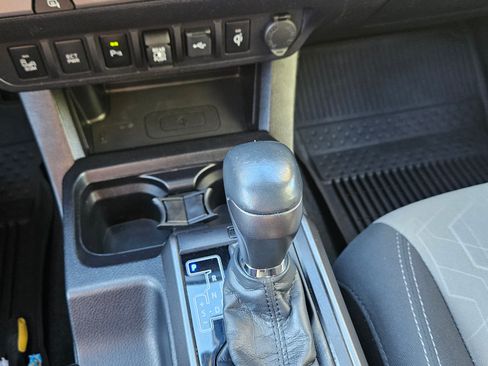 Used 2021 Toyota Tacoma TRD Sport w/ Technology Package image 15