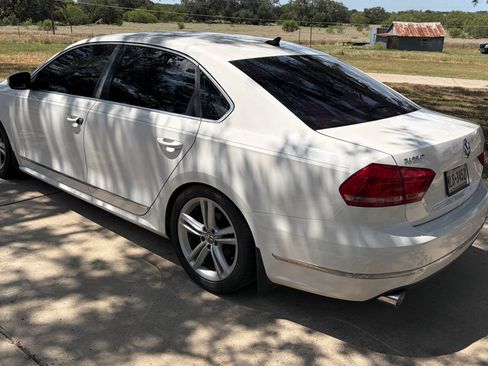 Used 2013 Volkswagen Passat TDI SEL Premium FWD image 4