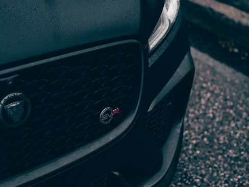 Used 2021 Jaguar F-PACE SVR image 26