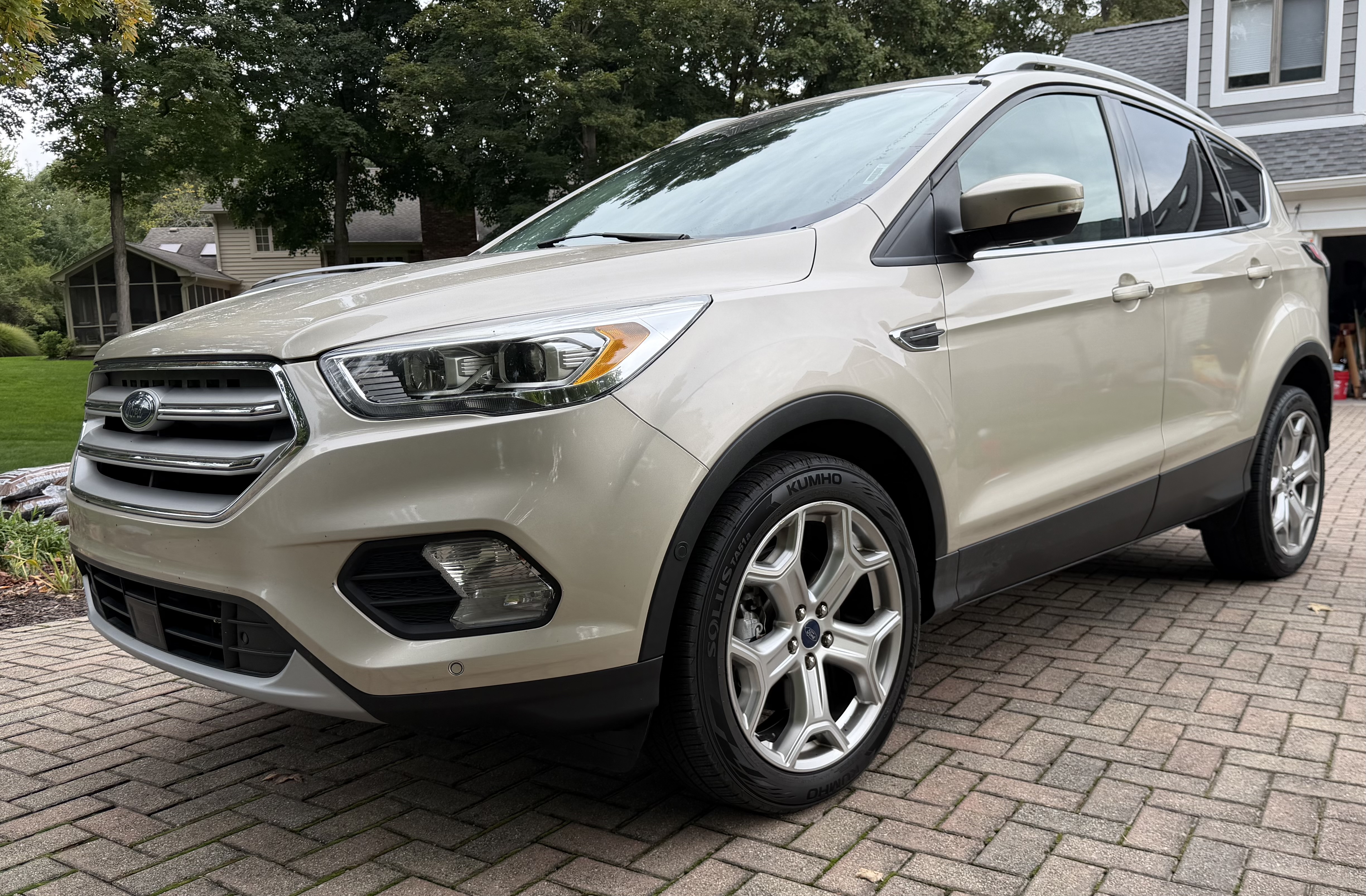 Used 2018 Ford Escape Titanium w/ Ford Safe & Smart Package AWD/4WD image 11