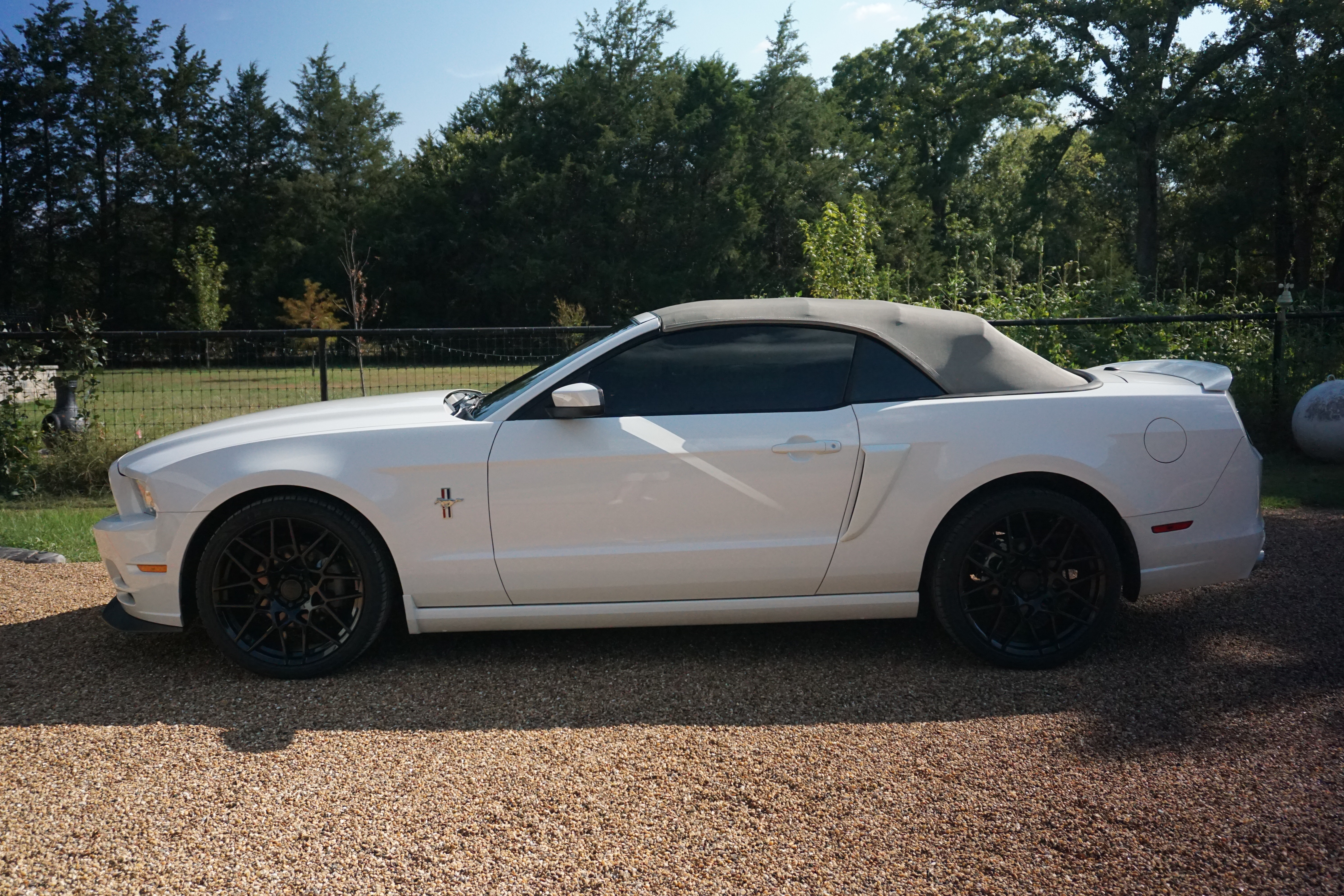 Used 2013 Ford Mustang Premium w/ Electronics Pkg RWD image 4