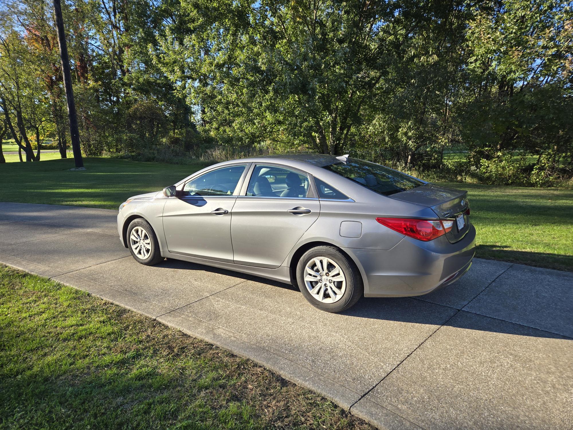 Used 2013 Hyundai Sonata GLS FWD image 2