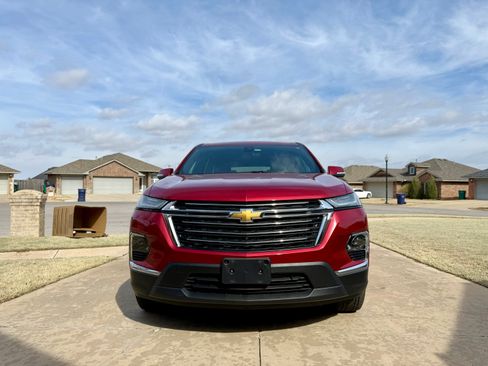 Used 2022 Chevrolet Traverse LT w/ LT Premium Package image 9