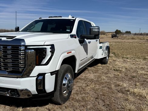 Used 2024 GMC Sierra 3500 Denali AWD/4WD image 4