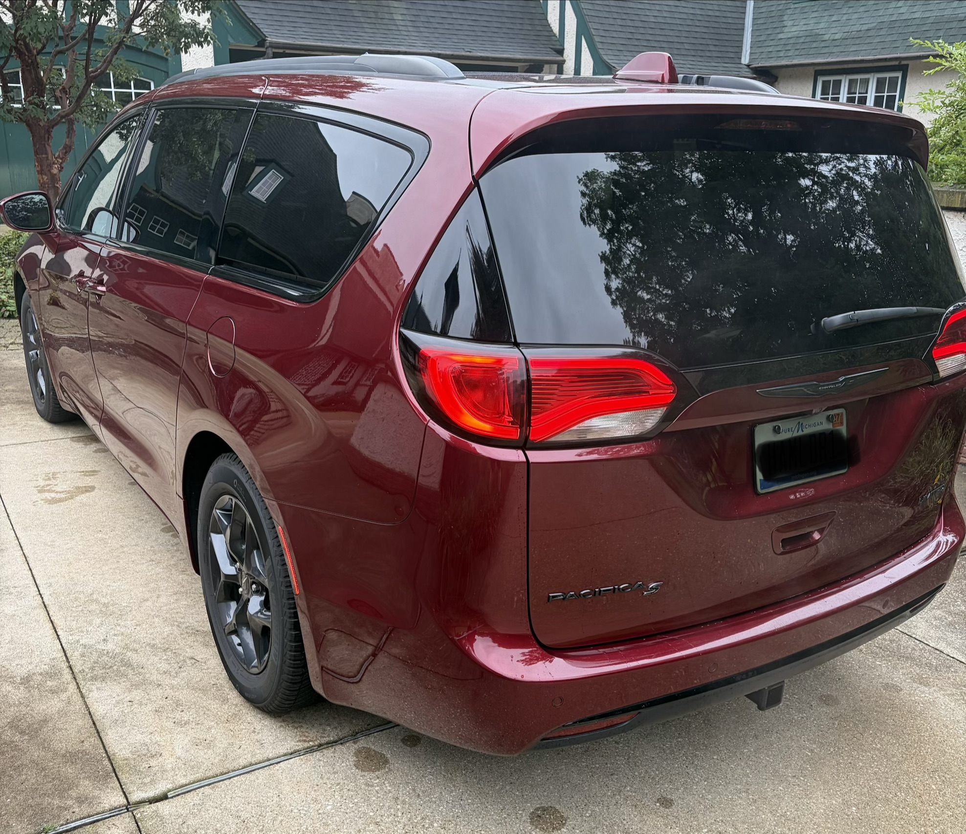 Used 2020 Chrysler Pacifica Limited w/ S Appearance Package FWD image 6