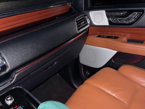 Used 2021 Lincoln Navigator L Reserve image 8