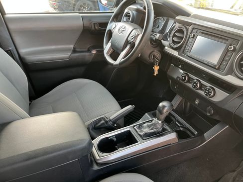 Used 2017 Toyota Tacoma SR5 image 19