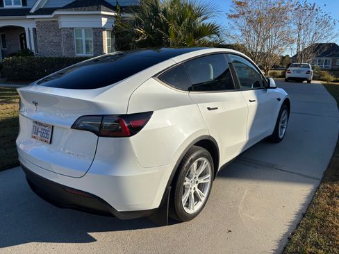 Used 2023 Tesla Model Y Long Range image 5
