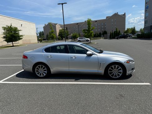 Used 2012 Jaguar XF RWD image 4