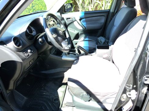 Used 2005 Toyota RAV4 2WD w/ "L" Pkg image 12