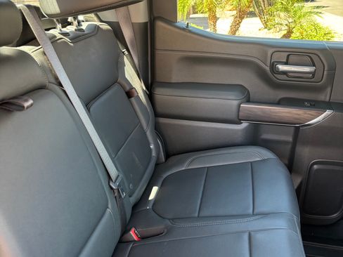 Used 2022 GMC Sierra 1500 SLT w/ SLT Premium Package AWD/4WD image 13