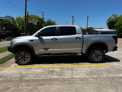 Used 2013 Toyota Tundra 4x4 CrewMax w/ SR5 Pkg image 17