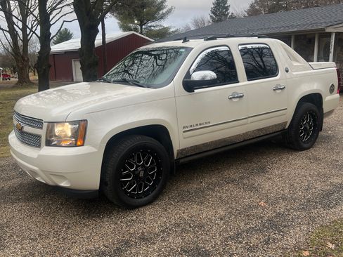 Used 2013 Chevrolet Avalanche LTZ image 1