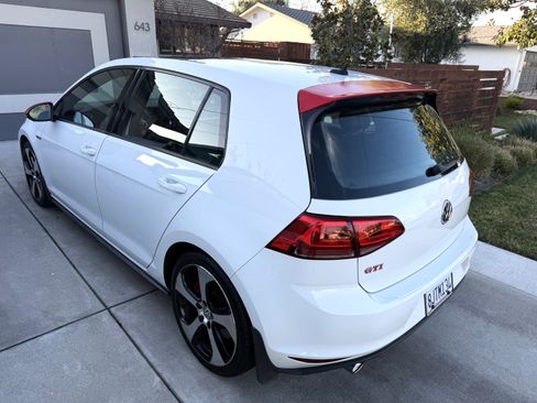 Used 2017 Volkswagen GTI Autobahn image 1